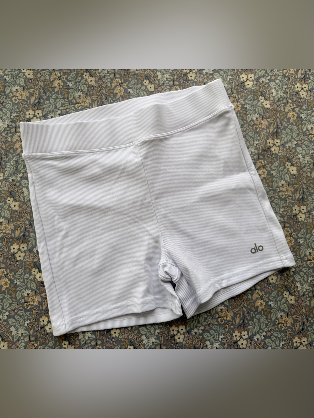 ALO Yoga Goddess Ribbed High-Waist Hot Short - White